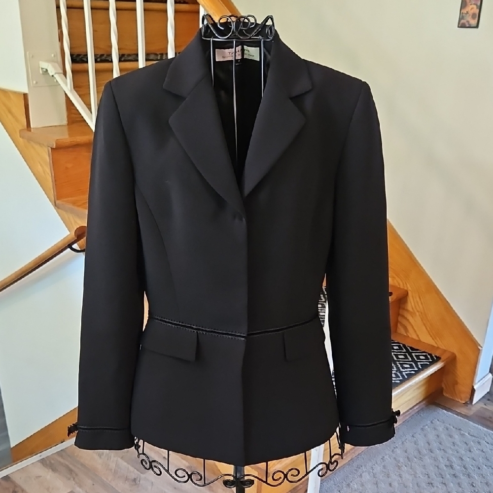 ๐TAHARI Elegant Black Women's Blazer
